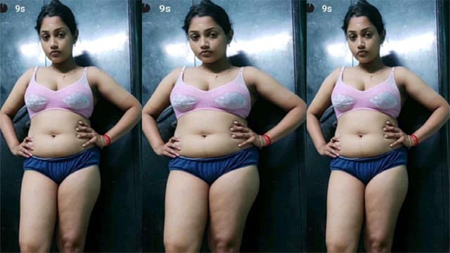 Cheater Tamil Wife Showing & Fucking Video